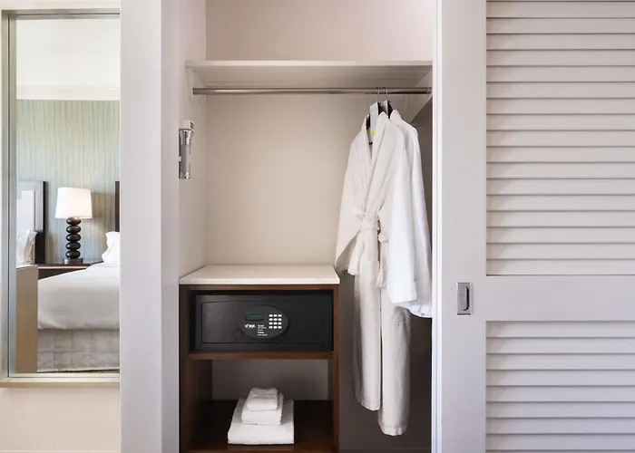 Diamond Queen Room Mobility or hearing accessible