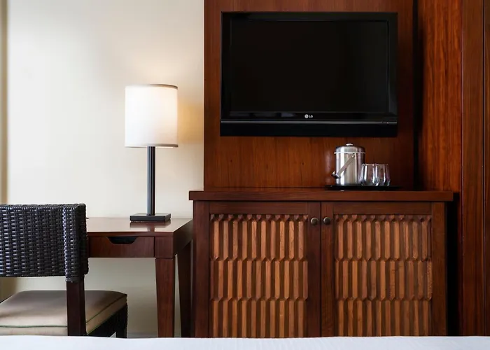 Deluxe  King Room Mobility or hearing accessible